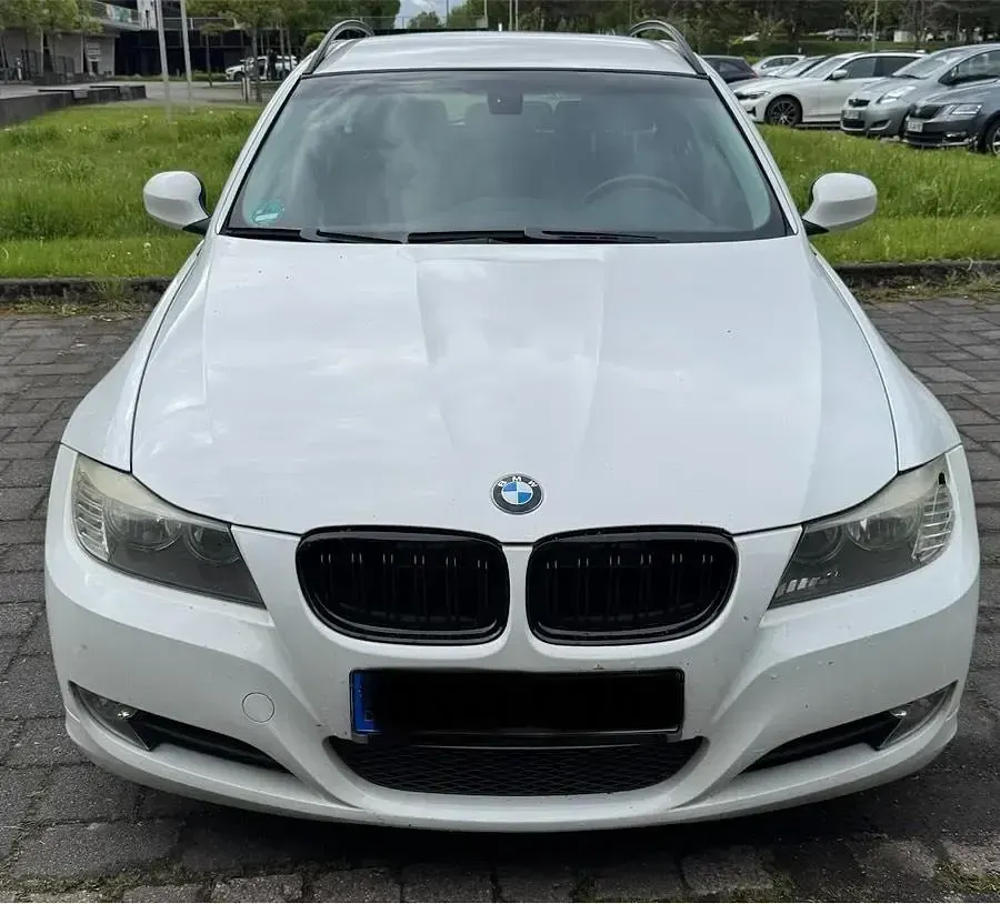 Gebraucht BMW 320 177 PS (130 kW) 2010 Weiß Kombi
