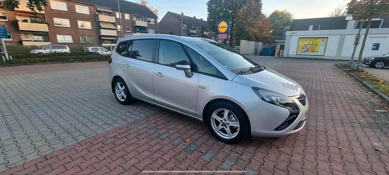 Silber Gebraucht 2012 Opel Zafira Tourer Van / Kleinbus | 6.999 € (Fairer Preis) - Bild 1/4
