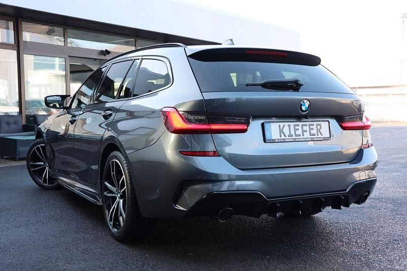 Gebraucht BMW 330e Performance 258 PS (189 kW) 2021 Grau Kombi