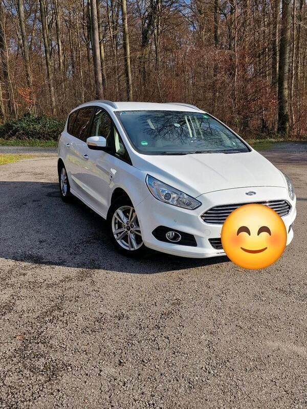 Weiß Gebraucht 2015 Ford S-MAX Business Edition Van / Kleinbus | 12.000 € (Etwas zu teuer) - Bild 1/4