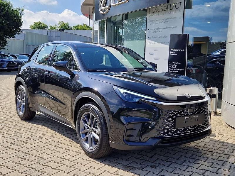 Gebraucht Lexus LBX 136 PS (100 kW) 2025 Mysticschwarz metallic SUV