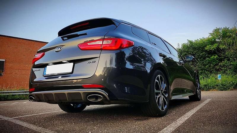 Grau Gebraucht 2017 Kia Optima GT-Line Kombi | 21.500 € (Teuer) - Bild 1/4