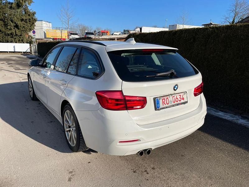 Gebraucht BMW 330 Advantage 258 PS (189 kW) 2015 Weiß Kombi