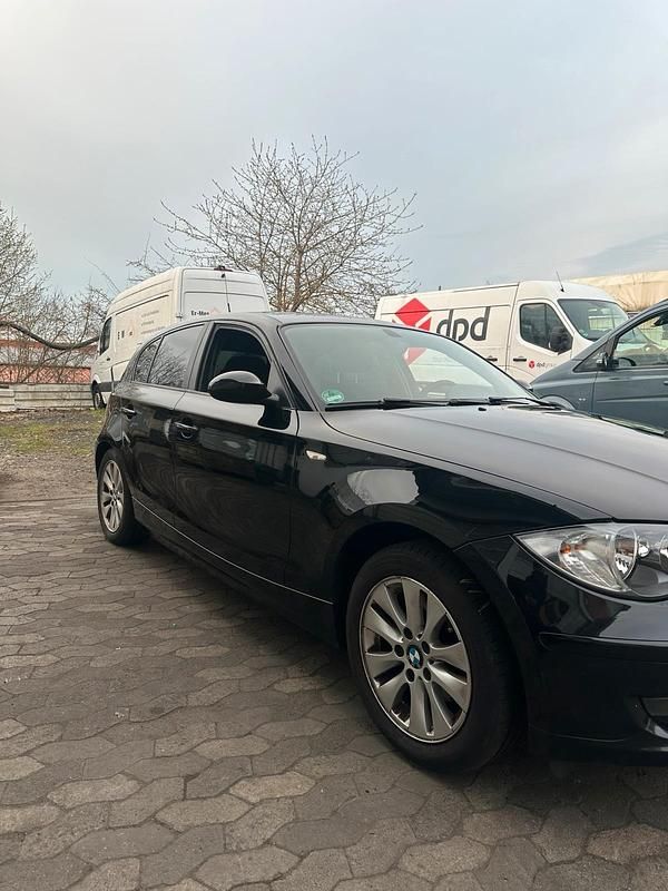 Gebraucht BMW 116 122 PS (89 kW) 2009 Schwarz Kleinwagen