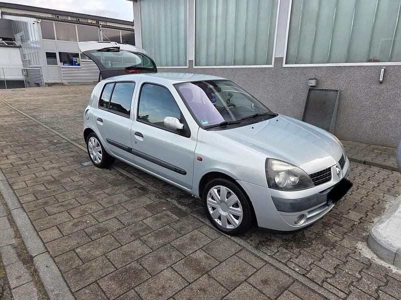 Gebraucht Renault Clio II 107 PS (78 kW) 2002 Silber Kleinwagen