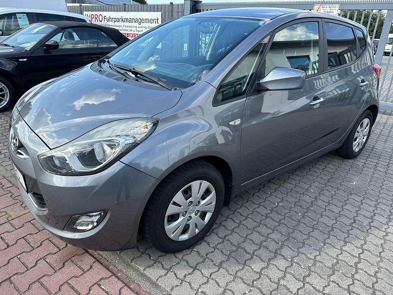 Grau Gebraucht 2015 Hyundai ix20 Style Van / Kleinbus | 9.690 € (Guter Preis) - Bild 1/4