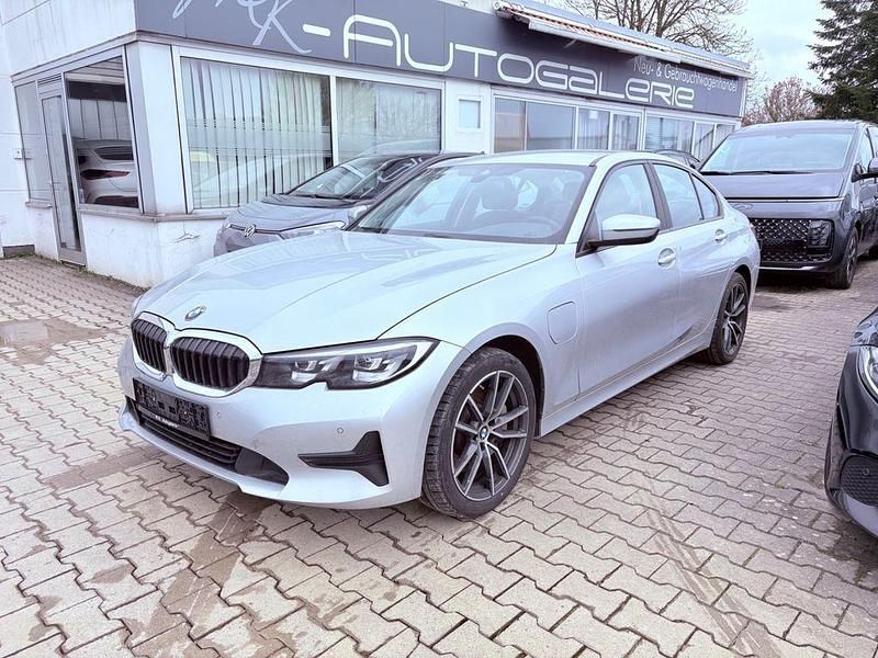 Gebraucht BMW 330e Advantage 252 PS (185 kW) 2020 Silber Limousine