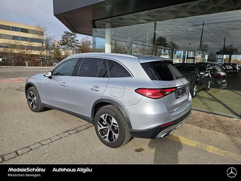Gebraucht Mercedes GLC300e Avantgarde 333 PS (244 kW) 2023 Silber SUV