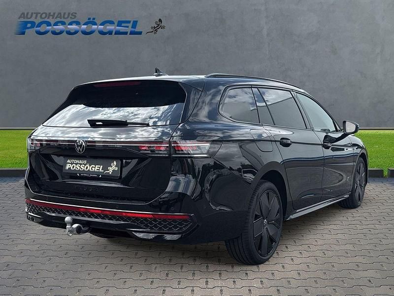 Gebraucht VW Passat R-line 177 PS (130 kW) 2024 Grenadillschwarz metallic (metallic) Kombi