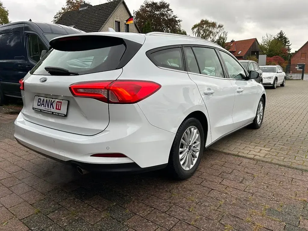 Używany Ford Focus Titanium X 120 KM (88 kW) 2020 Biały Sedan/Limuzyna