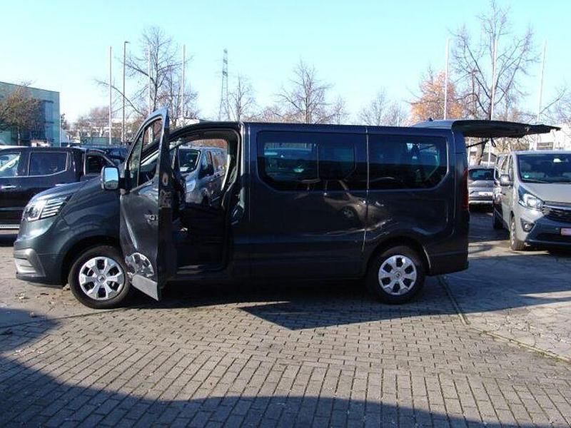 Gebraucht Renault Trafic Life 150 PS (110 kW) 2023 Grau Van / Kleinbus