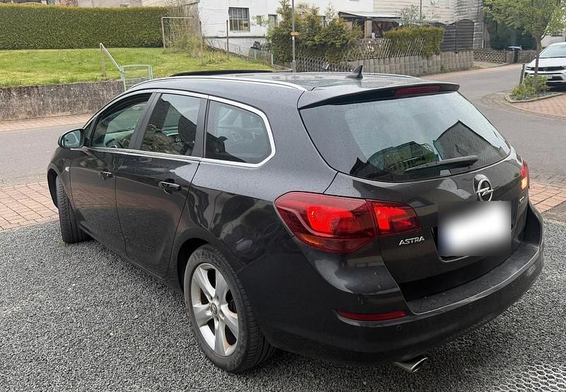 Gebraucht Opel Astra 164 PS (120 kW) 2011 Schwarz Kombi
