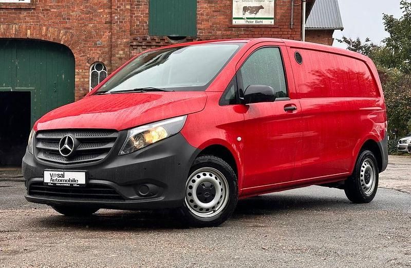Rot Gebraucht 2019 Mercedes Vito Van / Kleinbus | 16.999 € (Superpreis) - Bild 1/4