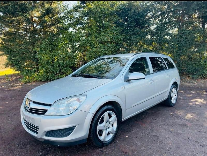 Silber Gebraucht 2007 Opel Astra Limousine | 2.500 € (Etwas zu teuer) - Bild 1/4