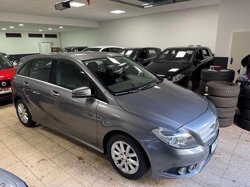 Grau Gebraucht 2013 Mercedes B180 Van / Kleinbus | 9.800 € (Superpreis) - Bild 1/4