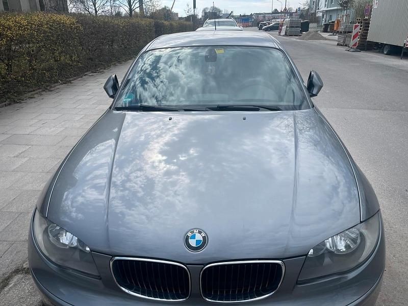Gebraucht BMW 118 2011 Grau Kleinwagen