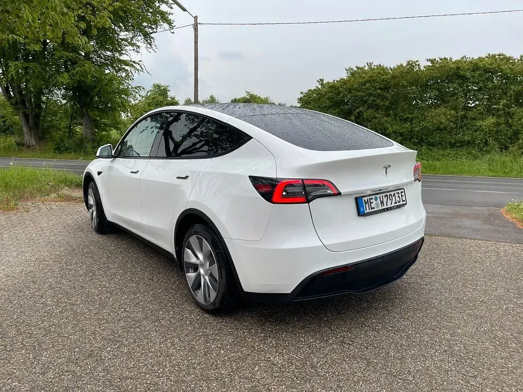 Gebraucht Tesla Model Y RWD 188 kW (256 PS) 2023 Weiß SUV