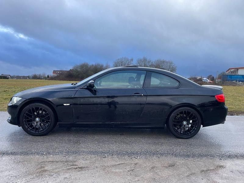 Gebraucht BMW 320 Exclusive 170 PS (125 kW) 2011 Schwarz Coupé