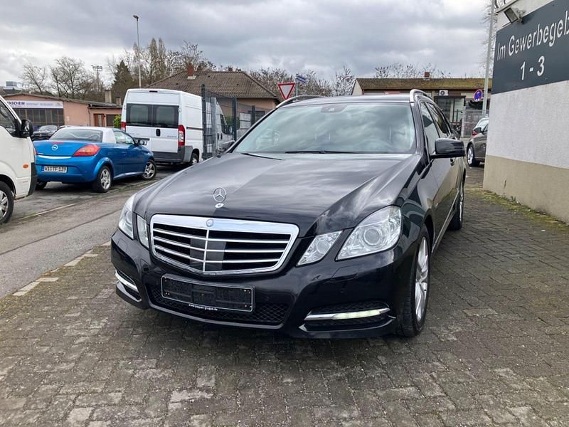 Gebraucht Mercedes E250 Avantgarde 204 PS (150 kW) 2012 Schwarz Kombi