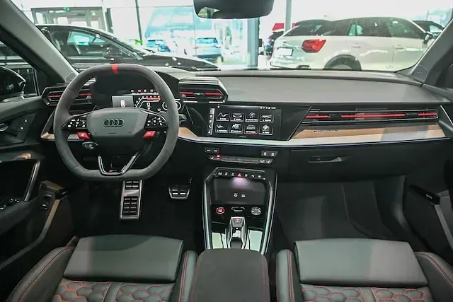 Gebraucht Audi RS3 Sportback Ambiente 400 PS (294 kW) 2025 Mythosschwarz metallic Kleinwagen