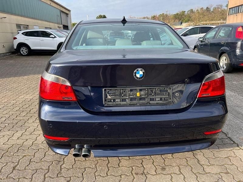 Second-hand BMW 525 192 CP (141 kW) 2004 Albastru Berlinǎ