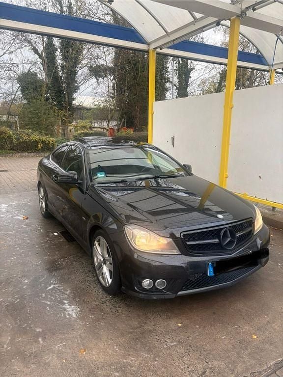 Gebraucht Mercedes C180 156 PS (114 kW) 2011 Schwarz Coupé