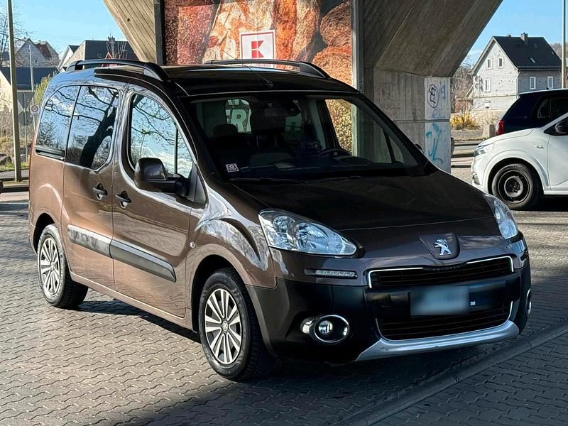 Gebraucht Peugeot TePee 99 PS (72 kW) 2013 Braun Van / Kleinbus