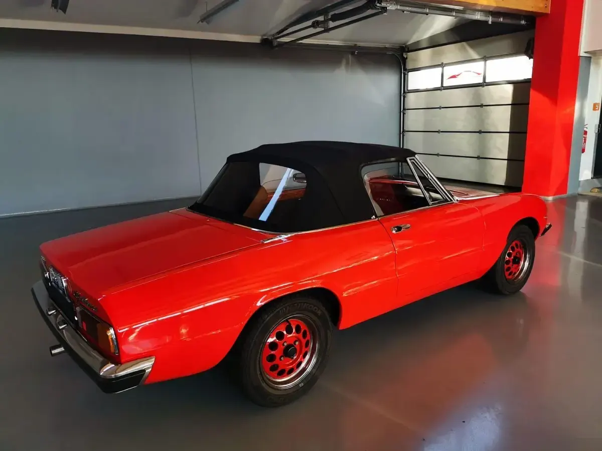 Gebraucht Alfa Romeo Spider 131 PS (96 kW) 1975 Rot Cabrio