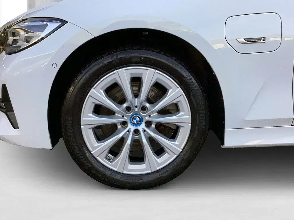 Gebraucht BMW 320e Advantage 204 PS (150 kW) 2022 Alpinweiss iii Kombi