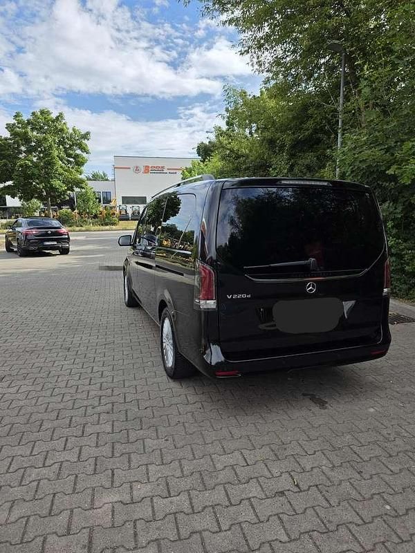 Gebraucht Mercedes V220 Style 163 PS (119 kW) 2024 Schwarz Van / Kleinbus
