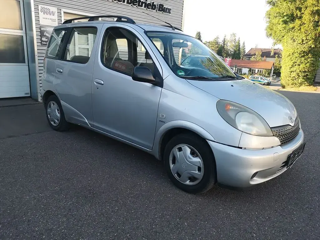 Gebraucht Toyota Yaris 106 PS (77 kW) 2001 Silber Kombi