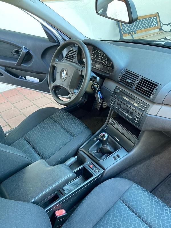 Gebraucht BMW 318 143 PS (105 kW) 2002 Silber Coupé