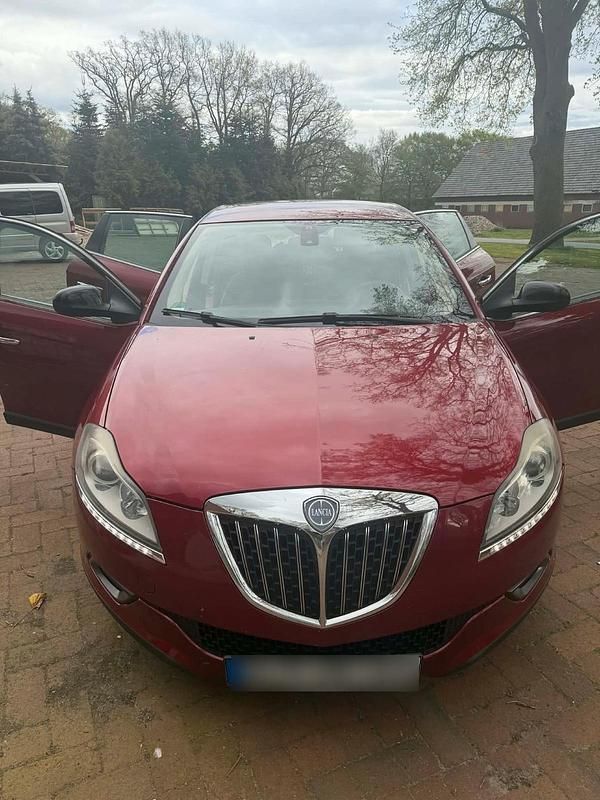 Gebraucht Lancia Delta 150 PS (110 kW) 2008 Rot Kleinwagen