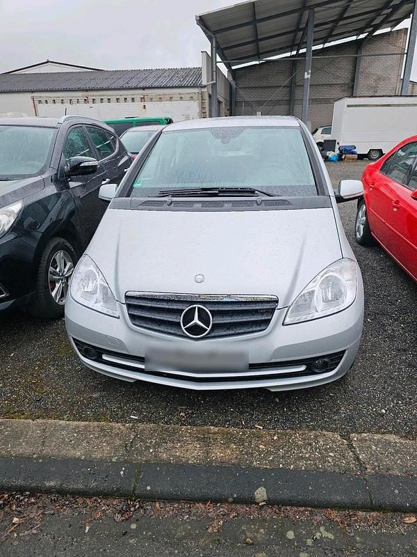 Gebraucht Mercedes A160 95 PS (69 kW) 2012 Silber Kleinwagen