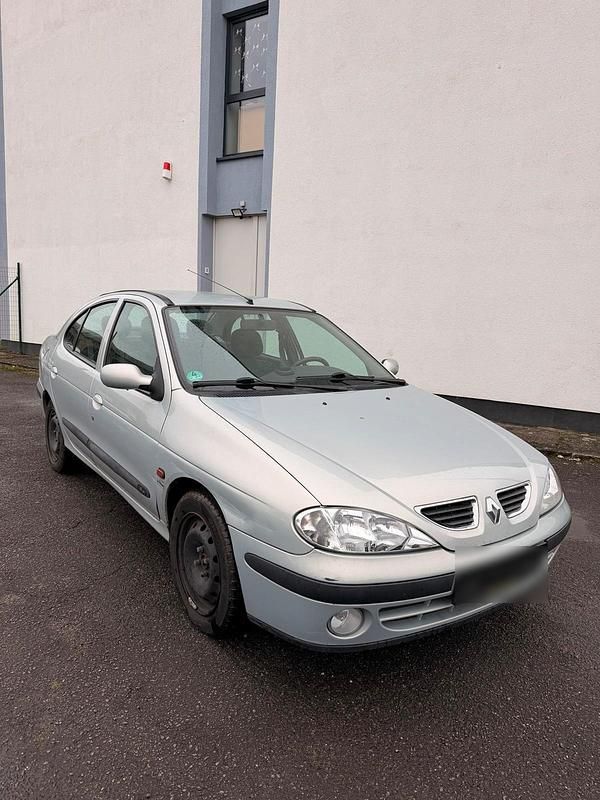 Gebraucht Renault Mégane 107 PS (78 kW) 2001 Silber Limousine
