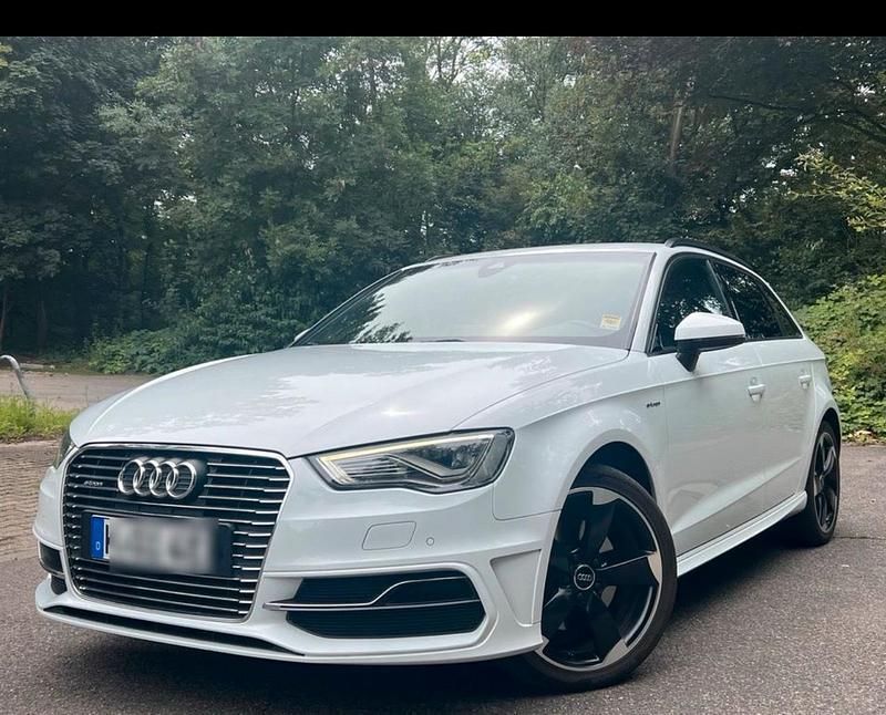 Weiß Gebraucht 2015 Audi A3 Sportback e-tron S-Line Limousine | 17.000 € (Etwas zu teuer) - Bild 1/4