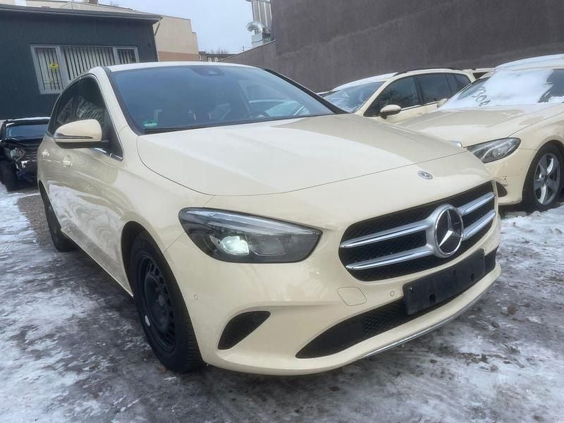 Gebraucht Mercedes B200 150 PS (110 kW) 2022 Beige Van / Kleinbus