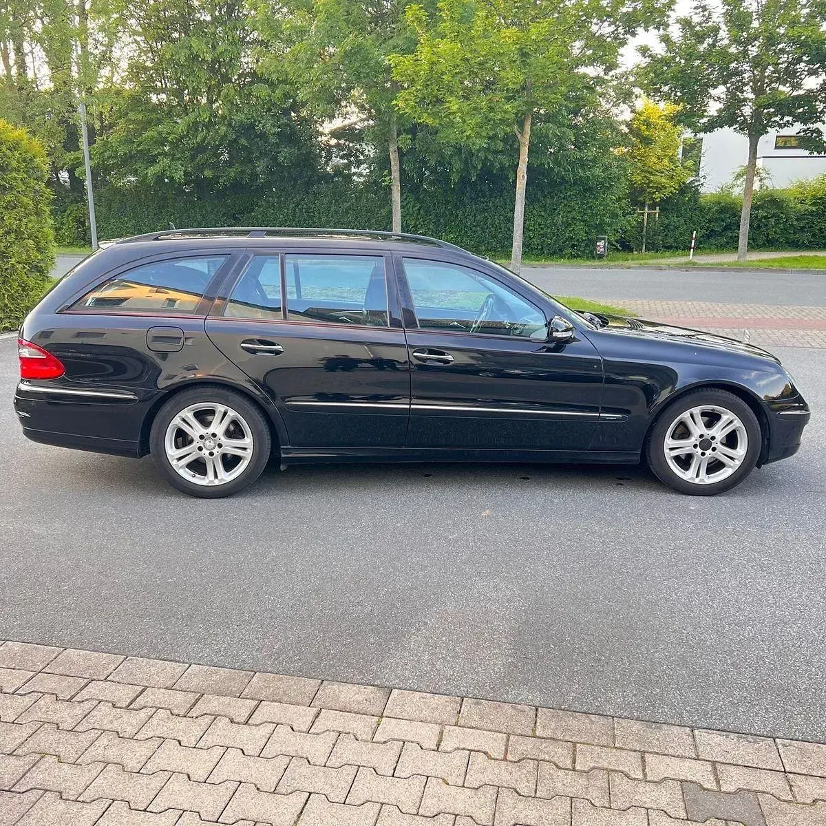Gebraucht Mercedes E200 Avantgarde 184 PS (135 kW) 2009 Schwarz Limousine
