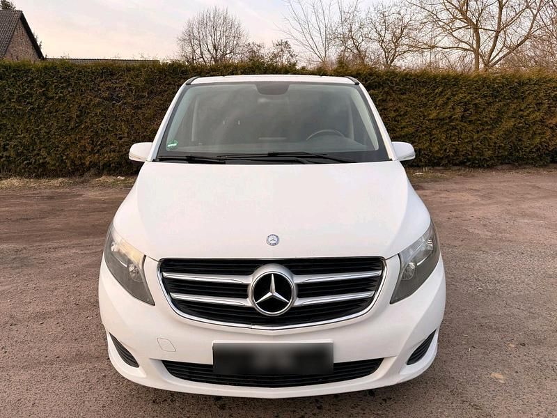 Gebraucht Mercedes V220 163 PS (119 kW) 2017 Weiß Van / Kleinbus