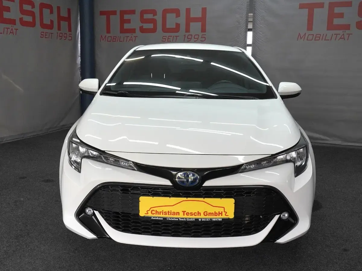 Gebraucht Toyota Corolla Business Edition 152 PS (111 kW) 2019 Weiß Limousine