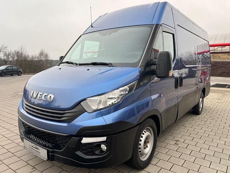 Gebraucht Iveco Daily 179 PS (131 kW) 2016 Blau Van / Kleinbus