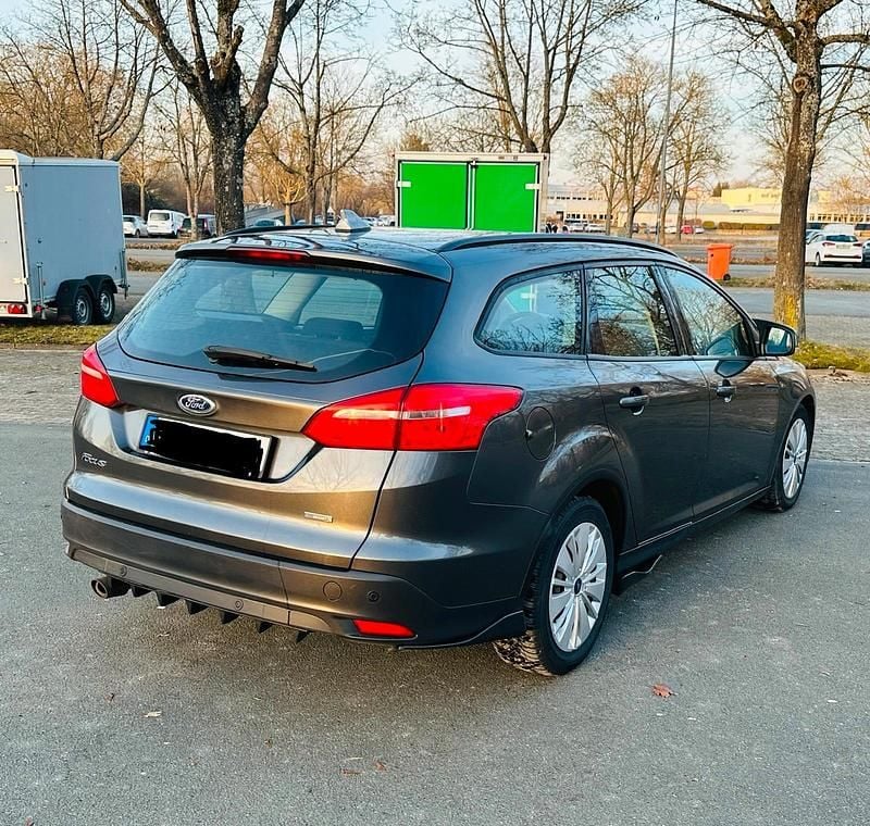 Gebraucht Ford Focus 150 PS (110 kW) 2015 Grau Kombi