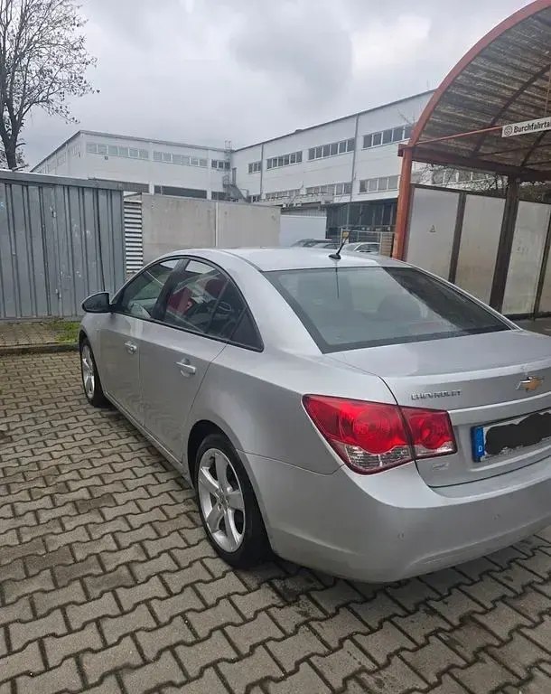 Gebraucht Chevrolet Cruze LS 124 PS (91 kW) 2010 Silber Limousine