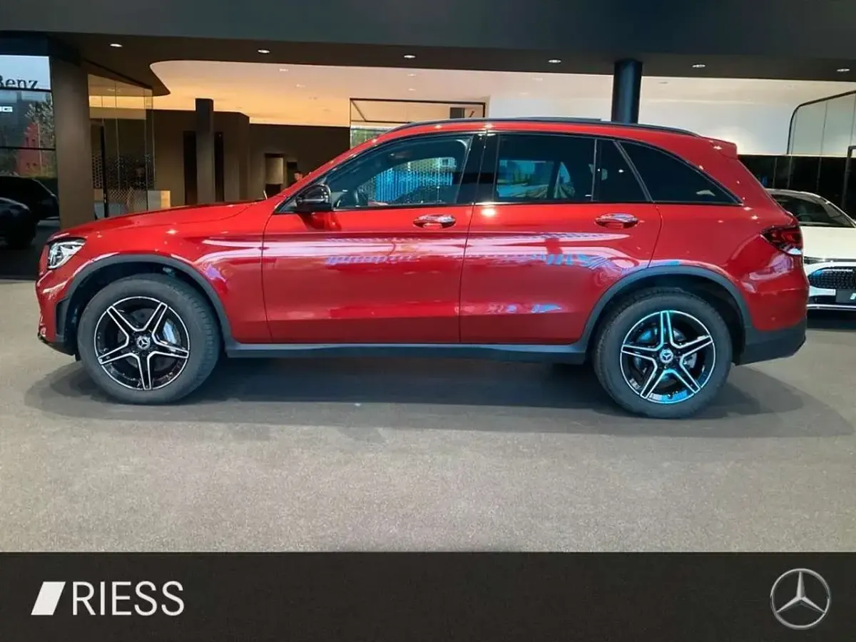Gebraucht Mercedes GLC300e AMG 306 PS (225 kW) 2022 Manufaktur lack manufaktur hya SUV