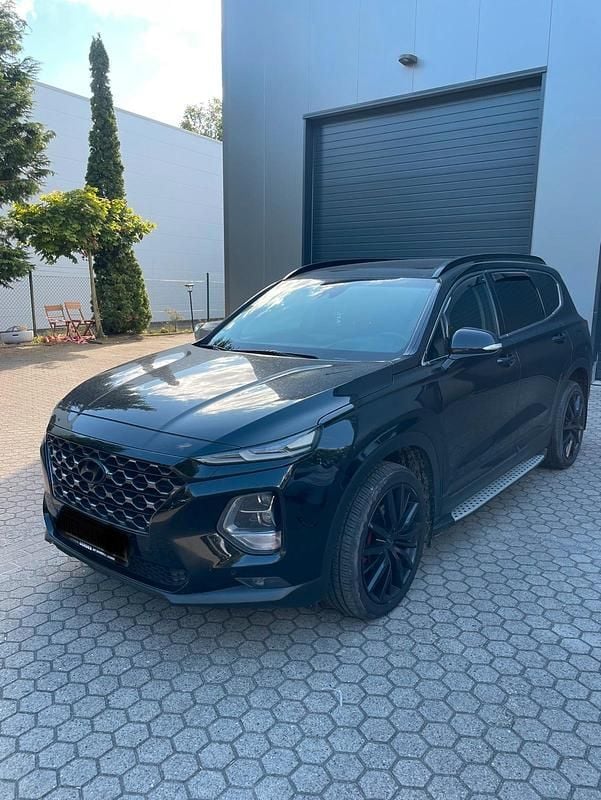 Schwarz Gebraucht 2018 Hyundai Santa Fe Premium SUV | 23.990 € (Fairer Preis) - Bild 1/4