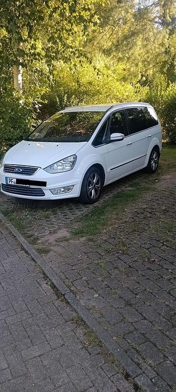 Weiß Gebraucht 2012 Ford Galaxy Van / Kleinbus | 10.700 € (Teuer) - Bild 1/4