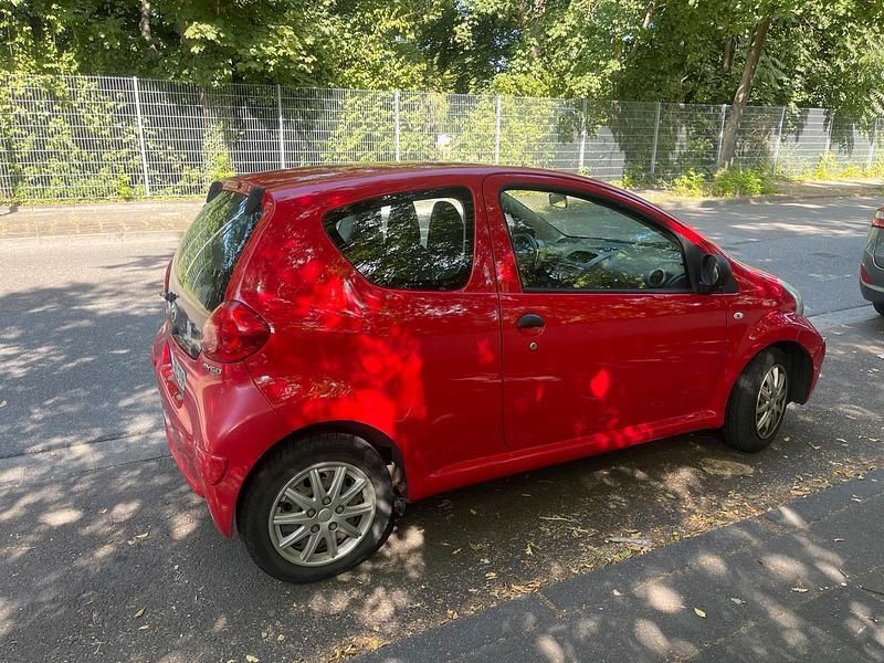 Rot Gebraucht 2007 Toyota Aygo Kleinwagen | 1.500 € (Guter Preis) - Bild 1/4