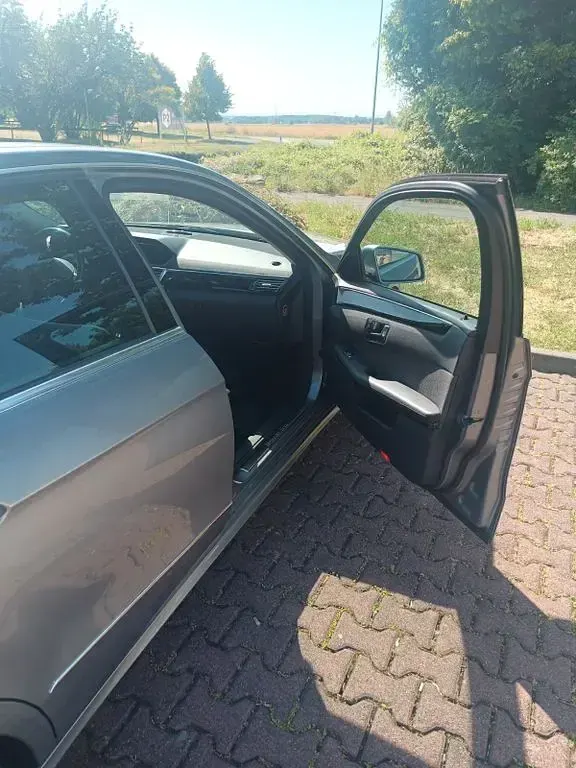 Gebraucht Mercedes E200 Elegance 136 PS (100 kW) 2010 Grau Limousine