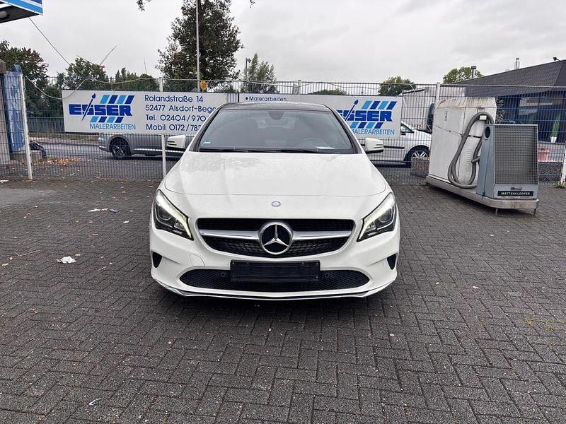Weiß Gebraucht 2017 Mercedes CLA200 Limousine | 12.500 € (Superpreis) - Bild 1/4