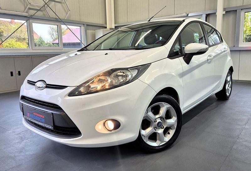 Gebraucht Ford Fiesta Trend 82 PS (60 kW) 2011 Weiß Kleinwagen